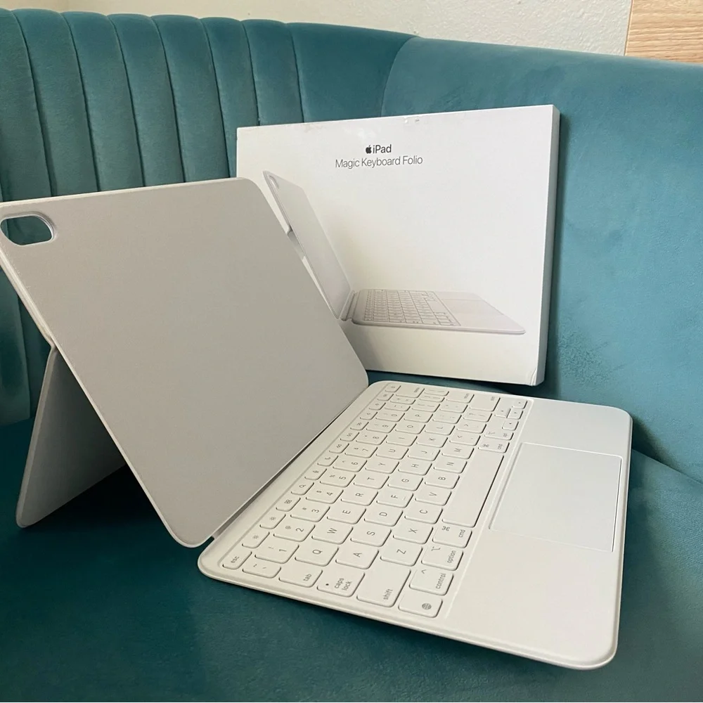Apple iPad Magic Keyboard Folio - 10th generation